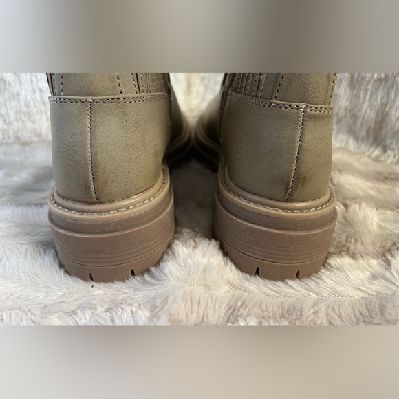 NWOT TIME and TRU Memory Foam Tan Waterproof Boots - Picture 6 of 15